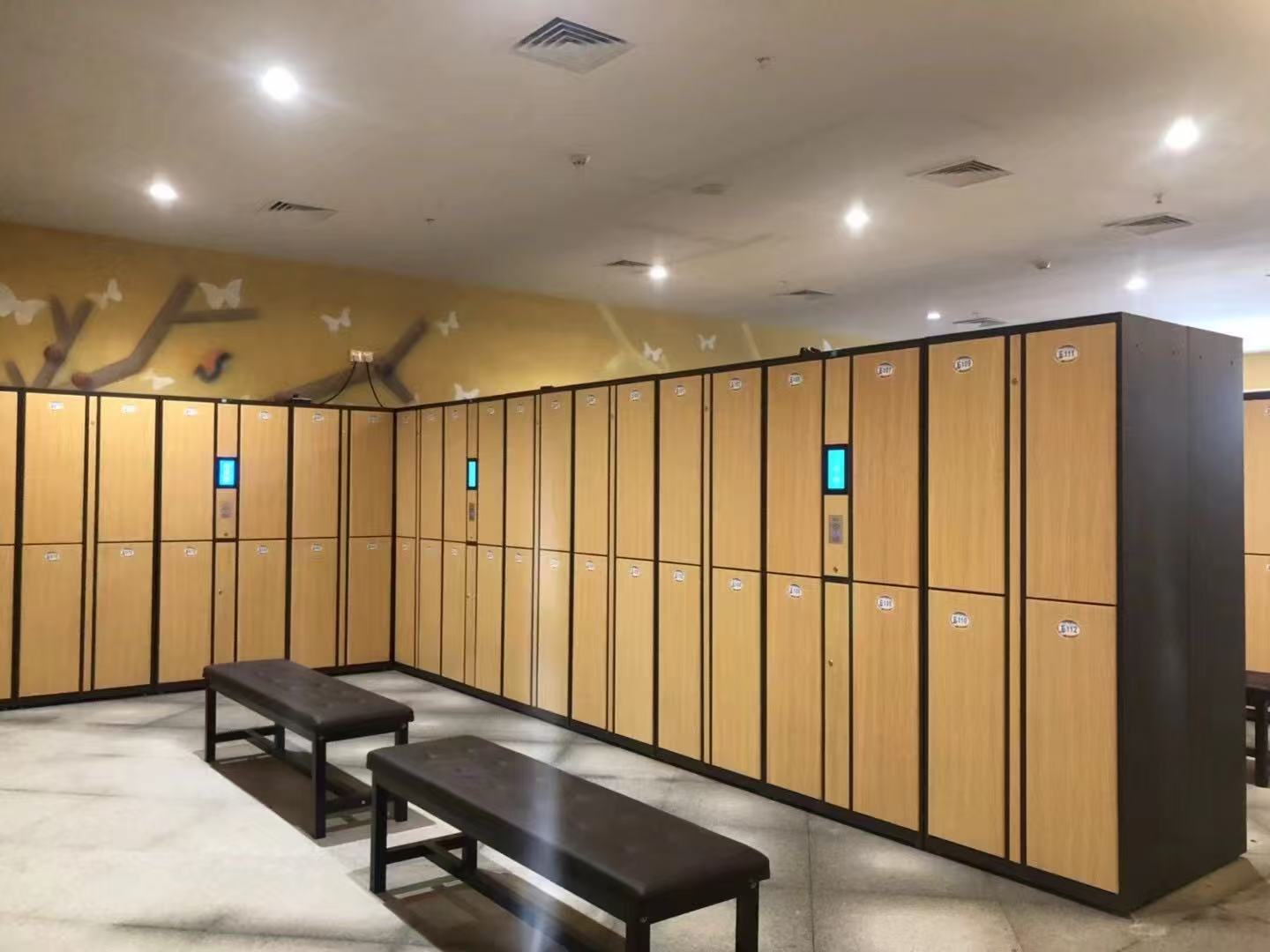 Water park smart lockers